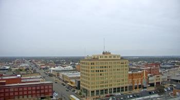 Weather camera view of First National Bank-Hutchinson.