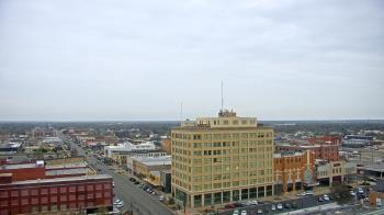 Weather camera view of First National Bank-Hutchinson.