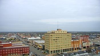 Weather camera view of First National Bank-Hutchinson.