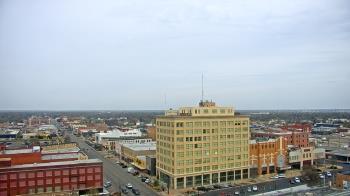 Weather camera view of First National Bank-Hutchinson.