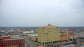Weather camera view of First National Bank-Hutchinson.