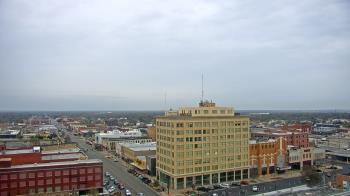 Weather camera view of First National Bank-Hutchinson.