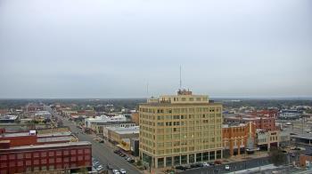 Weather camera view of First National Bank-Hutchinson.