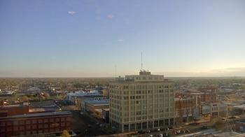 Weather camera view of First National Bank-Hutchinson.