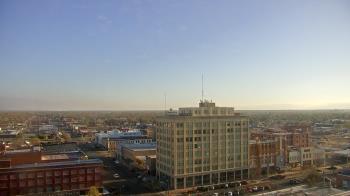 Weather camera view of First National Bank-Hutchinson.