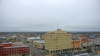 Weather camera view of First National Bank-Hutchinson.
