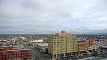Weather camera view of First National Bank-Hutchinson.