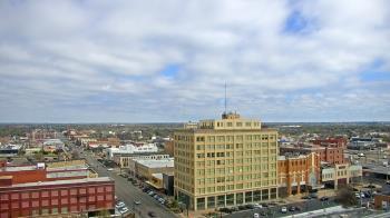 Weather camera view of First National Bank-Hutchinson.