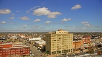 Weather camera view of First National Bank-Hutchinson.