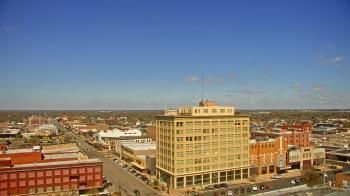 Weather camera view of First National Bank-Hutchinson.