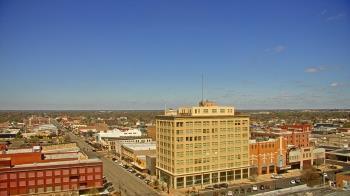 Weather camera view of First National Bank-Hutchinson.