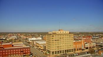 Weather camera view of First National Bank-Hutchinson.