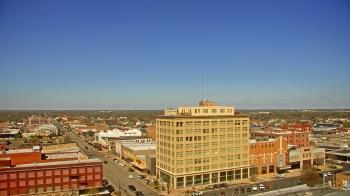 Weather camera view of First National Bank-Hutchinson.
