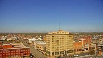 Weather camera view of First National Bank-Hutchinson.