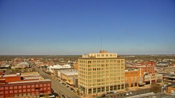 Weather camera view of First National Bank-Hutchinson.
