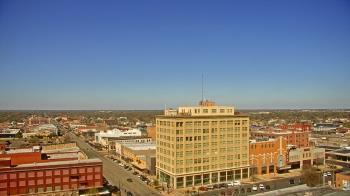 Weather camera view of First National Bank-Hutchinson.