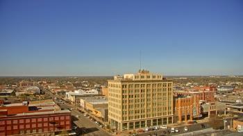 Weather camera view of First National Bank-Hutchinson.
