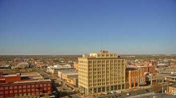 Weather camera view of First National Bank-Hutchinson.