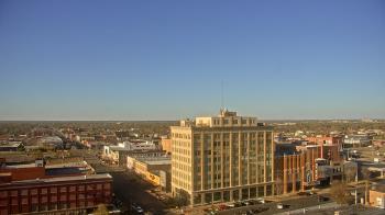 Weather camera view of First National Bank-Hutchinson.
