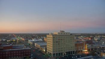 Weather camera view of First National Bank-Hutchinson.