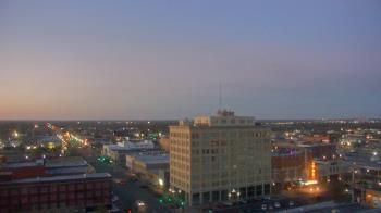 Weather camera view of First National Bank-Hutchinson.