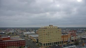 Weather camera view of First National Bank-Hutchinson.