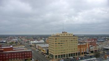 Weather camera view of First National Bank-Hutchinson.