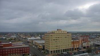 Weather camera view of First National Bank-Hutchinson.