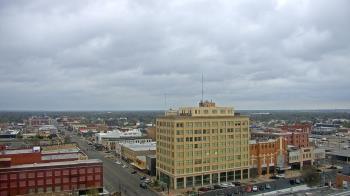 Weather camera view of First National Bank-Hutchinson.