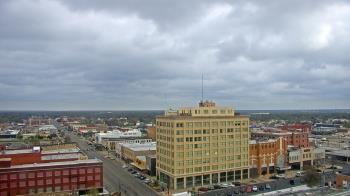 Weather camera view of First National Bank-Hutchinson.