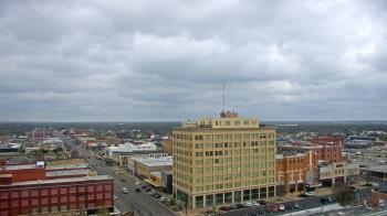 Weather camera view of First National Bank-Hutchinson.
