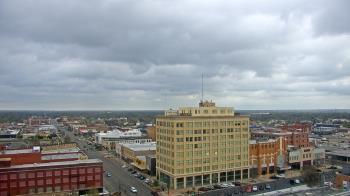Weather camera view of First National Bank-Hutchinson.