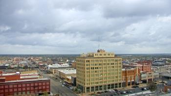 Weather camera view of First National Bank-Hutchinson.