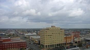 Weather camera view of First National Bank-Hutchinson.