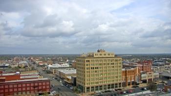 Weather camera view of First National Bank-Hutchinson.