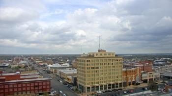 Weather camera view of First National Bank-Hutchinson.