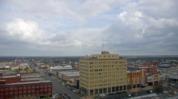 Weather camera view of First National Bank-Hutchinson.