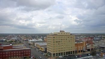 Weather camera view of First National Bank-Hutchinson.