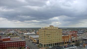 Weather camera view of First National Bank-Hutchinson.