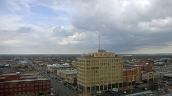 Weather camera view of First National Bank-Hutchinson.