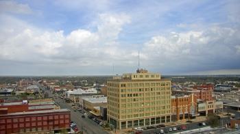 Weather camera view of First National Bank-Hutchinson.
