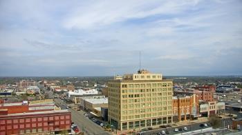 Weather camera view of First National Bank-Hutchinson.