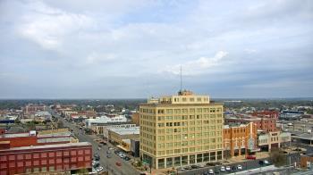 Weather camera view of First National Bank-Hutchinson.