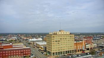 Weather camera view of First National Bank-Hutchinson.