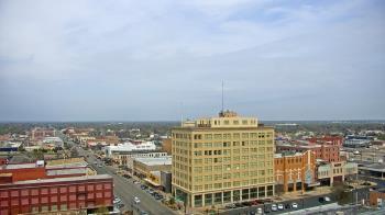 Weather camera view of First National Bank-Hutchinson.