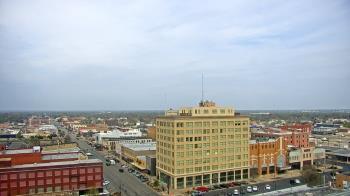 Weather camera view of First National Bank-Hutchinson.