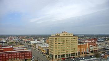 Weather camera view of First National Bank-Hutchinson.