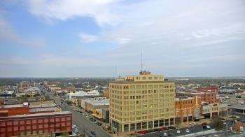 Weather camera view of First National Bank-Hutchinson.