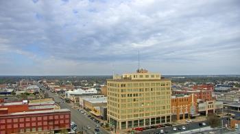 Weather camera view of First National Bank-Hutchinson.