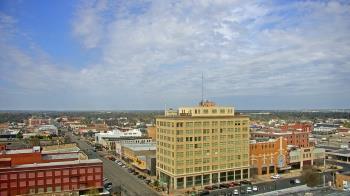 Weather camera view of First National Bank-Hutchinson.